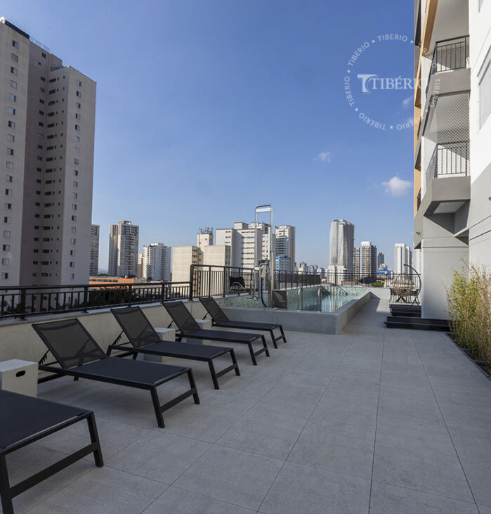 Piscina com solarium do Max Belém